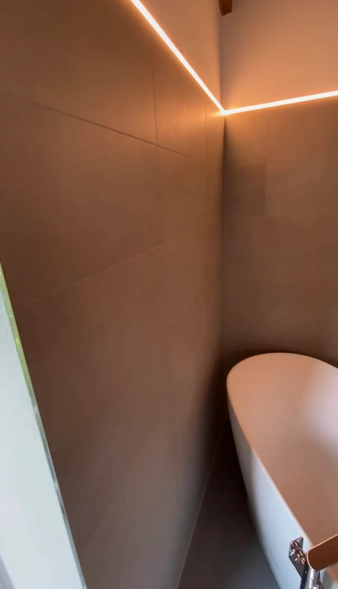 Modernes Badezimmer in Weilheim an der Teck (2023) – Referenz von DC Bau Dienstleistungen (Bild 6 von 6)