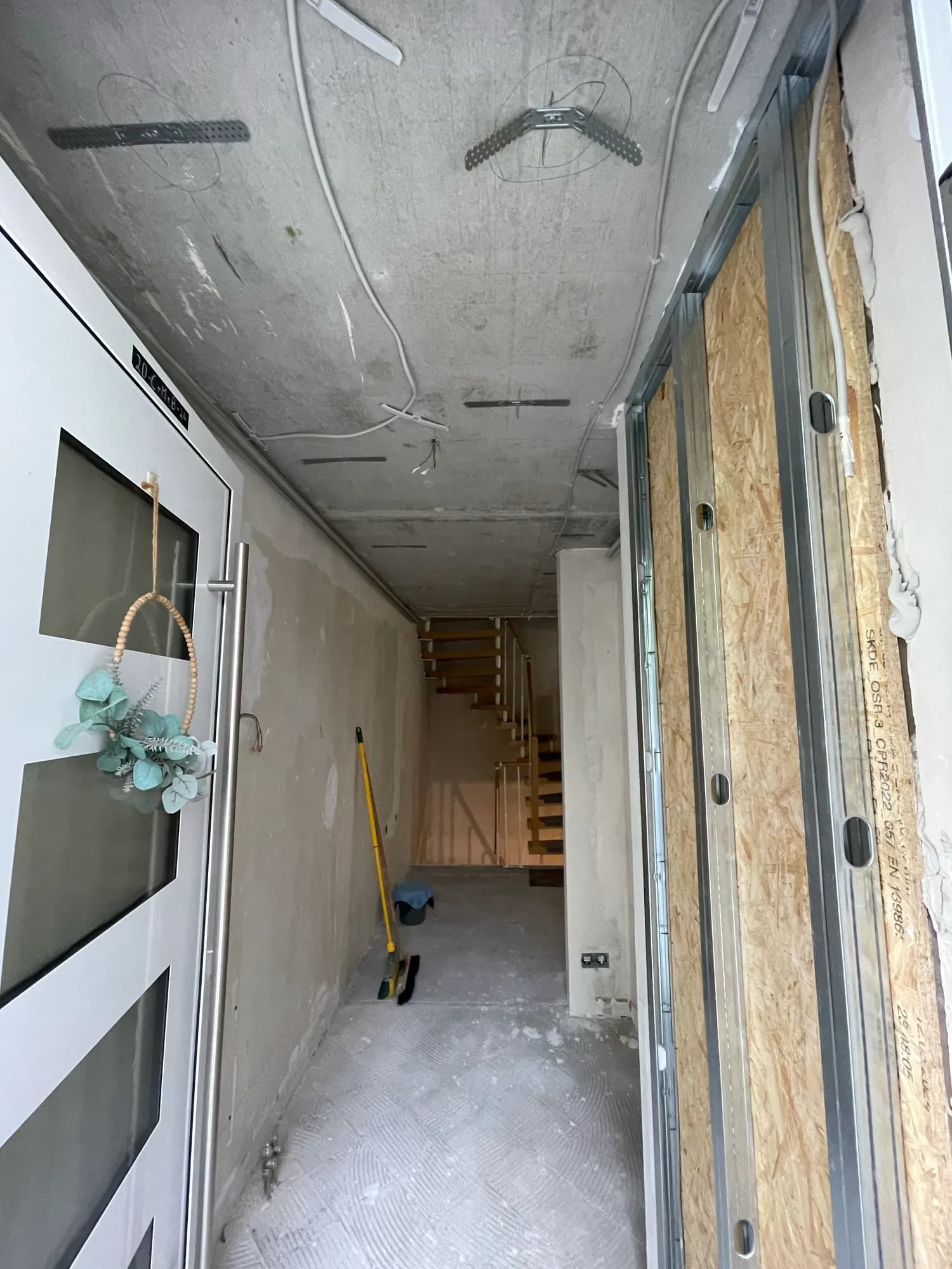 Deckengestaltung & LED in Wernau (2024) – Referenz von DC Bau Dienstleistungen (Bild 1 von 10)